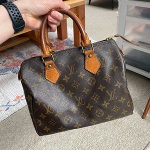 Louis Vuitton Speedy 25 beautiful shape